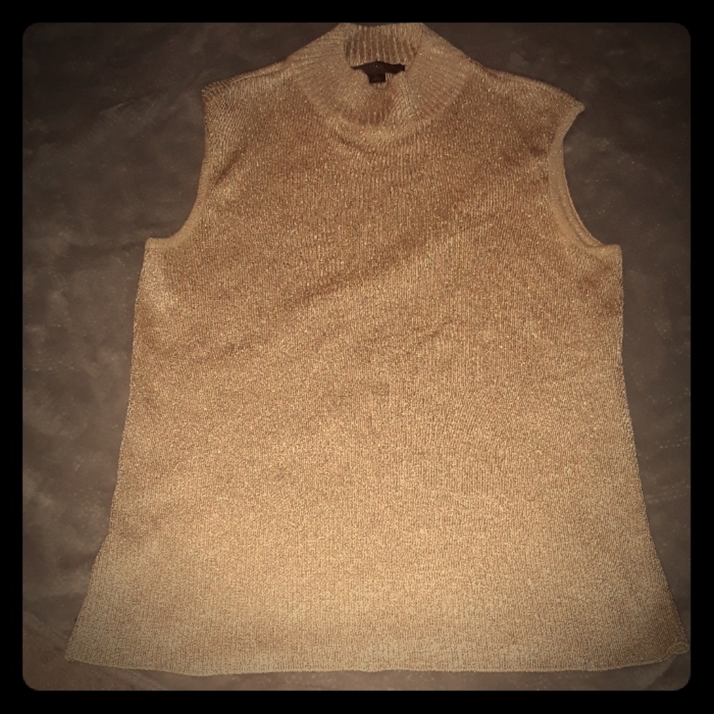 St John NWOT GOLD SLEEVELESS TURTLENECK L